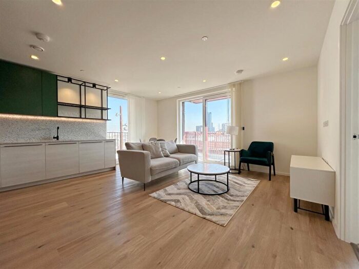 2 Bedroom Apartment To Rent In Iris House, Poplar Riverside, E14