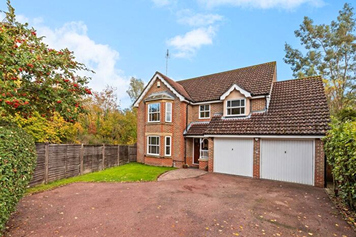 4 Bedroom Detached House For Sale In Pondtail Drive, Horsham, RH12