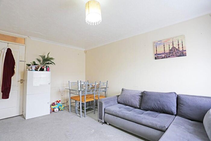 1 Bedroom Flat For Sale In Cranberry Lane, London, E16