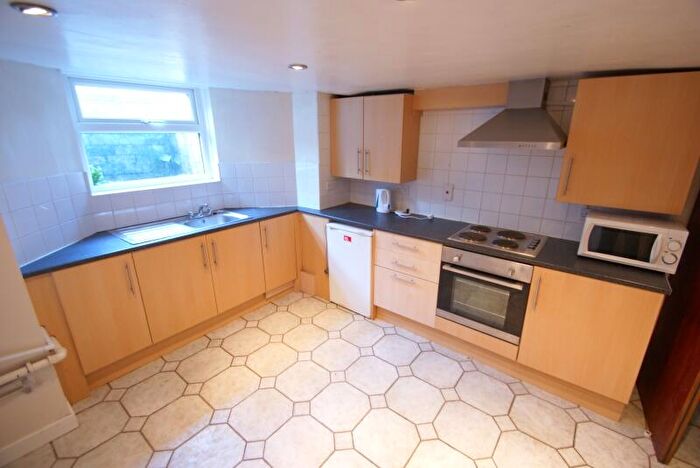 6 Bedroom Terraced House To Rent In Cliff Mount, Woodhouse, Leeds, LS6