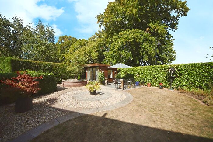 4 Bedroom Detached House For Sale In Baileys Gate, Cotford St. Luke, Taunton, TA4