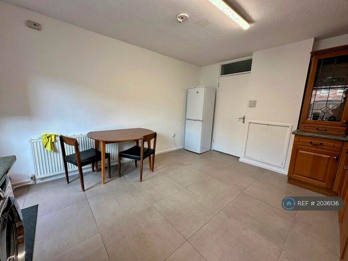 4 Bedroom Terraced House To Rent In Smalley Close, London, N16