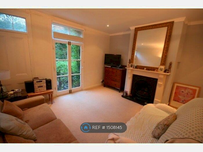 4 Bedroom End Of Terrace House To Rent In Woodvale Terrace, Leeds, LS18