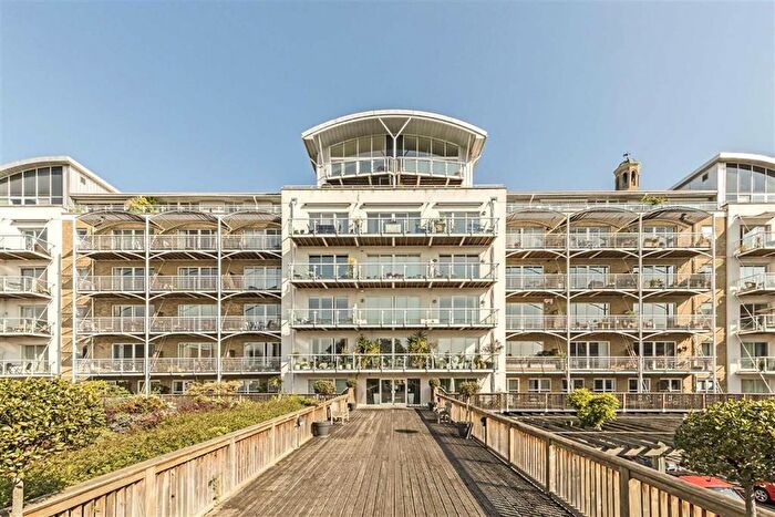 1 Bedroom Flat To Rent In Kew Bridge Road, Brentford, TW8