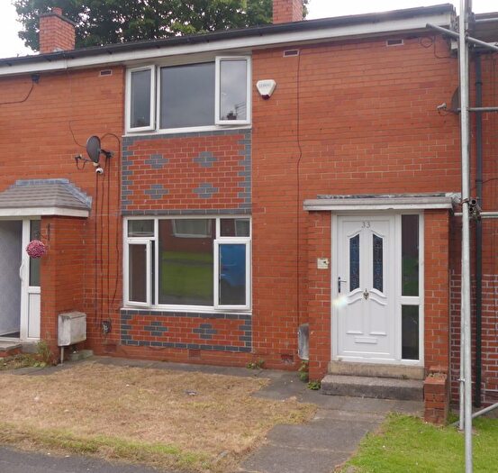 2 Bedroom Property To Rent In Derwent Walk, Oldham, OL4