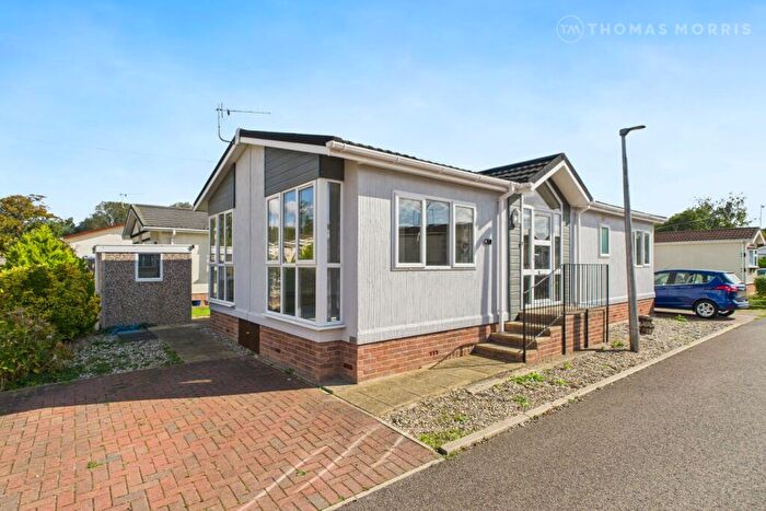 2 Bedroom Detached House For Sale In Willow Way, St. Ives, Cambridgeshire, PE27