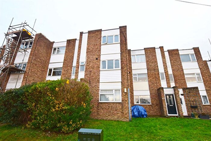 2 Bedroom Maisonette For Sale In Maplins Close, Rainham, Gillingham, ME8