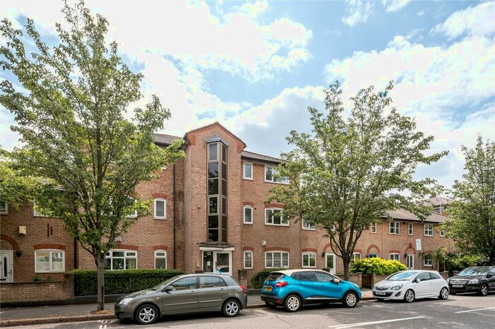 1 Bedroom Flat To Rent In Bishops Way, London, E2