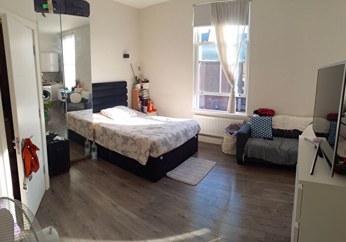 1 Bedroom Studio To Rent In Cricklewood Lane, London, NW2