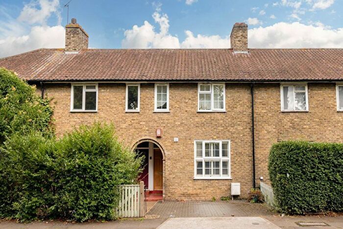 2 Bedroom Terraced House To Rent In Bryony Road, Shepherds Bush, W12