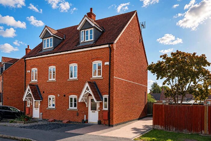 4 Bedroom Town House For Sale In Yaffle Crescent, Desborough, Kettering, NN14