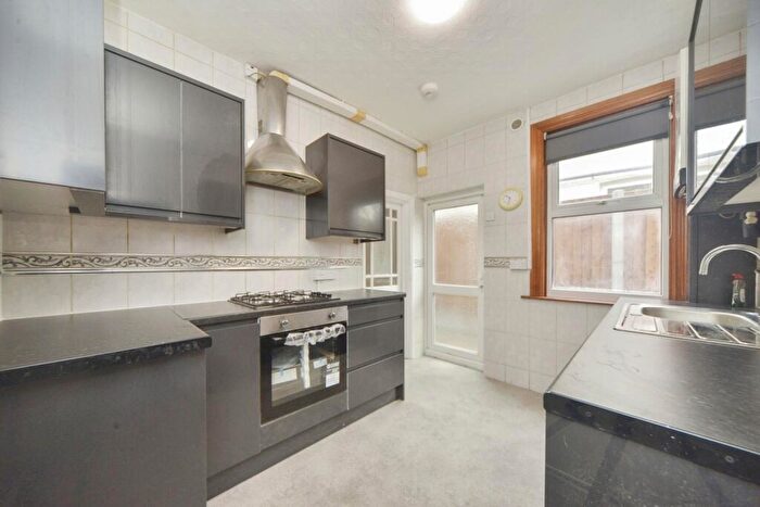 4 Bedroom Terraced House To Rent In Isla Road London, SE18