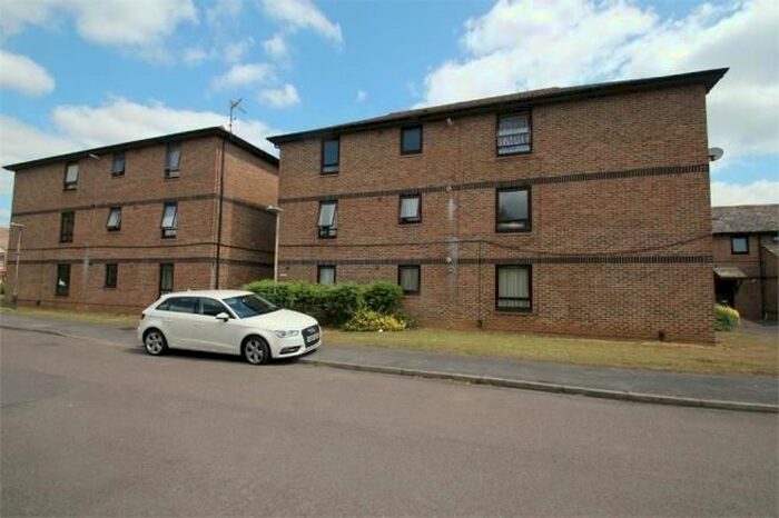 1 Bedroom Flat To Rent In Tamarisk Way, Slough, SL1