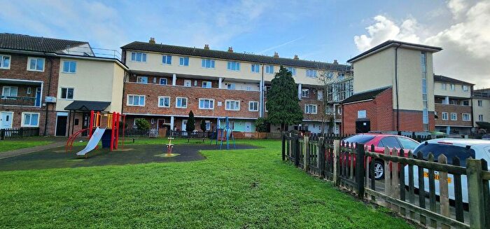 3 Bedroom Flat For Sale In Watermill Way, Middlesex, Whitton, TW13