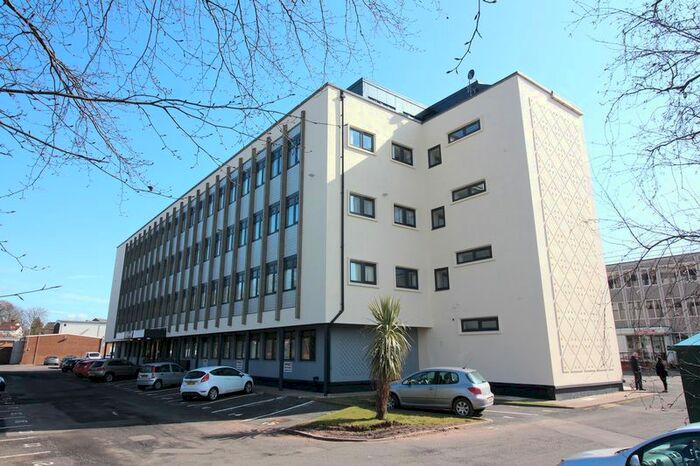 2 Bedroom Flat To Rent In High Street, Kingswinford, DY6