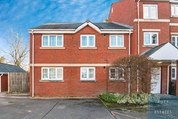 2 Bedroom Flat For Sale In Seabrook Mews, Exeter, EX2