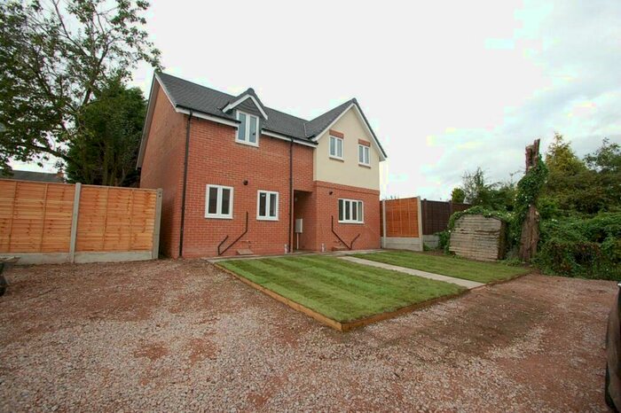 2 Bedroom House To Rent In Renshaw Drive, Swadlincote, Derbyshire, DE11