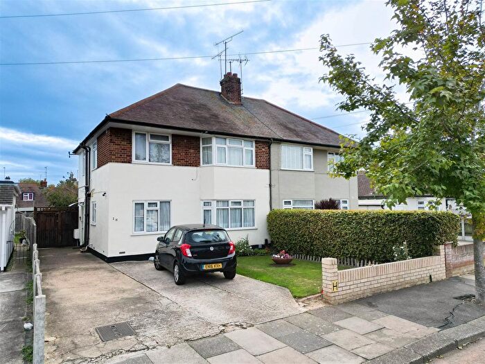 4 Bedroom Semi-Detached House For Sale In Thornford Gardens, Southend-On-Sea, SS2