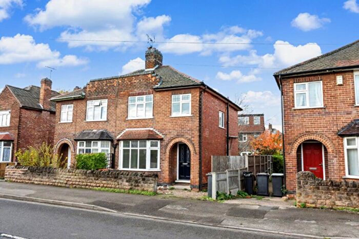 3 Bedroom Semi Detached House To Rent In Lilac Grove, Beeston, NG9