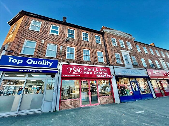 3 Bedroom Flat To Rent In Pickford Lane, Bexleyheath, Kent, DA7