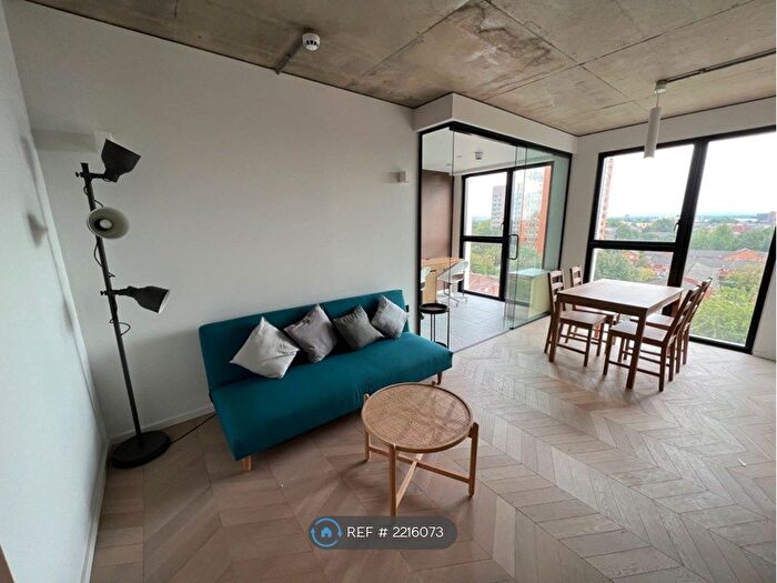 2 Bedroom Flat To Rent In Spinners Way, Manchester, M15