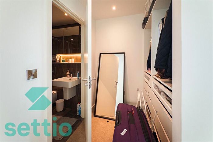 2 Bedroom Apartment To Rent In Elizabeth Tower, Crown Street, M15
