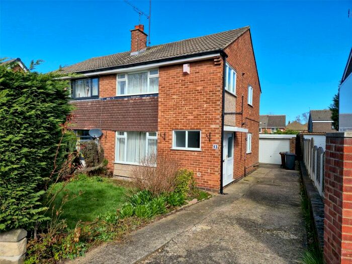 3 Bedroom Semi-Detached House To Rent In Primley Park Drive, Leeds, West Yorkshire, LS17