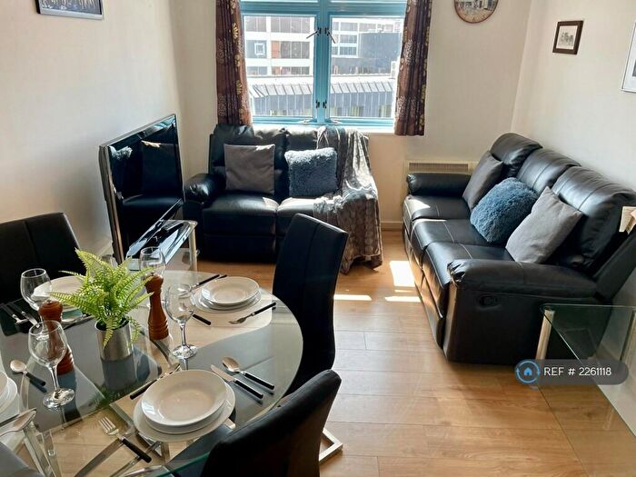 2 Bedroom Flat To Rent In Wellington Street, Swindon, SN1