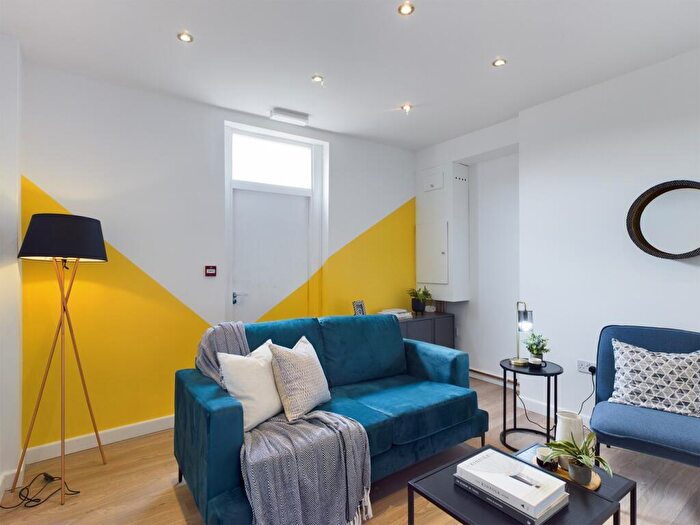 5 Bedroom House To Rent In Claremont Road, Manchester, M14