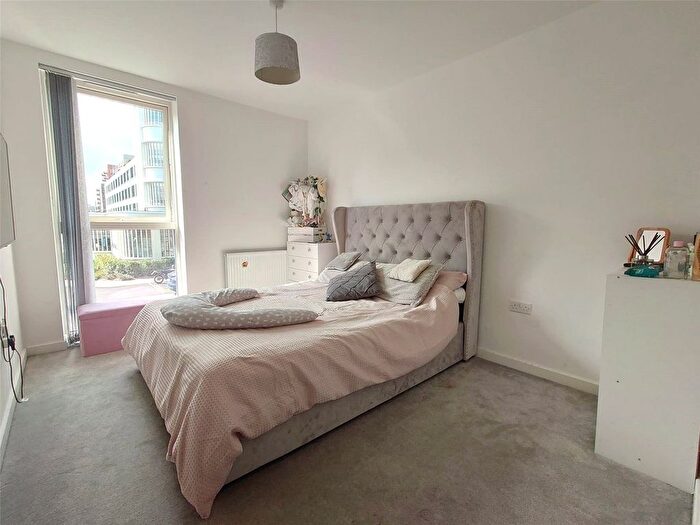 2 Bedroom Flat For Sale In Carnation Gardens, Hayes, Greater London, UB3
