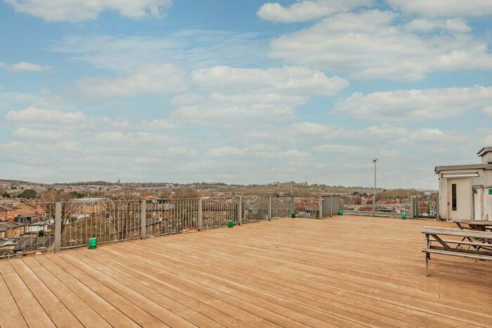 3 Bedroom Flat To Rent In Middle Lane, Crouch End, N8