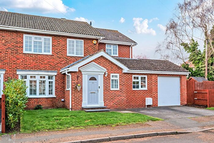 4 Bedroom Semi Detached House For Sale In Barley Mow Way, Shepperton, TW17