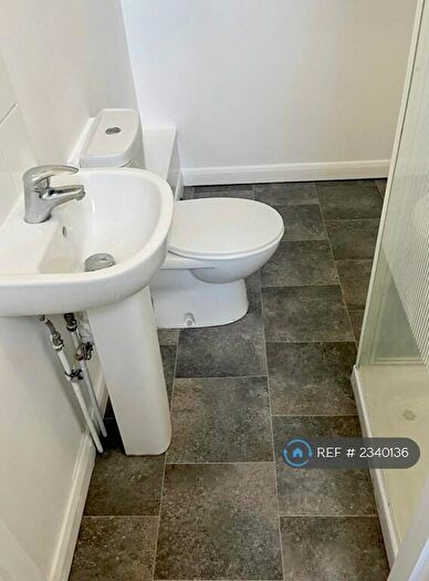 Studio To Rent In Willesden Green, London, NW2