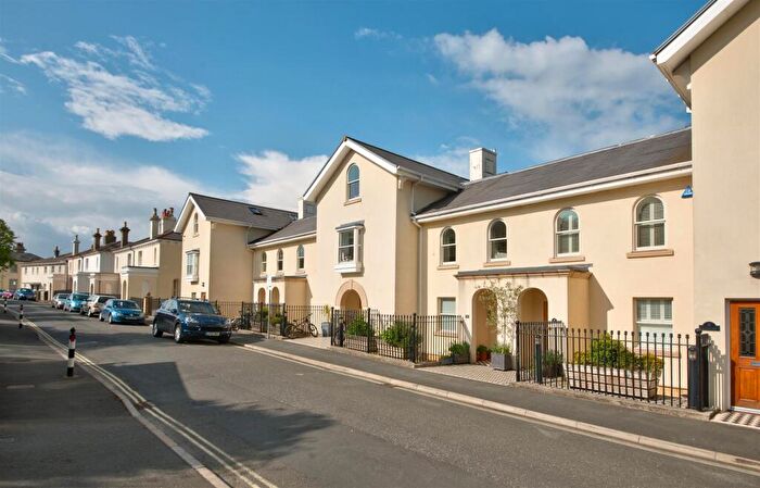 2 Bedroom Flat For Sale In Cowes, Isle Of Wight, PO31