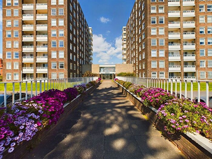2 Bedroom Flat For Sale In Seabright West Parade, Worthing, BN11