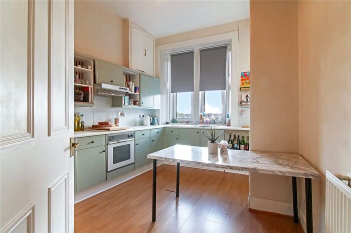 1 Bedroom Flat For Sale In High Street, Paisley, Renfrewshire, PA1