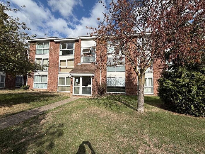 1 Bedroom Flat To Rent In Oakley Close, Isleworth, TW7
