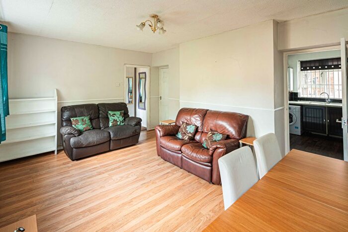 2 Bedroom Flat For Sale In Bethwin Road, Southwark, SE5