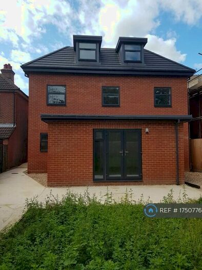 4 Bedroom Maisonette To Rent In Anglesea Road, Southampton, SO15