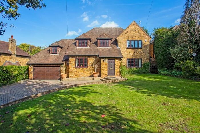 5 Bedroom Detached House To Rent In The Ridgeway, Fetcham, KT22