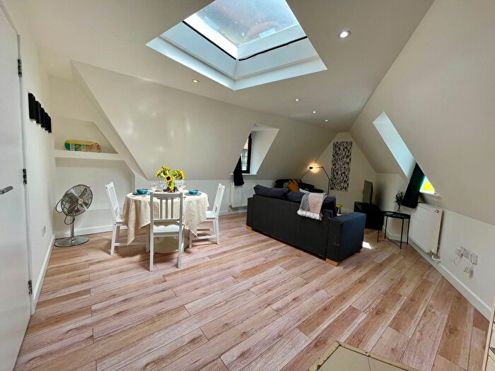 2 Bedroom Flat To Rent In Praed Street, West End, Hyde Park, Paddington, Edgware Road, London, W2