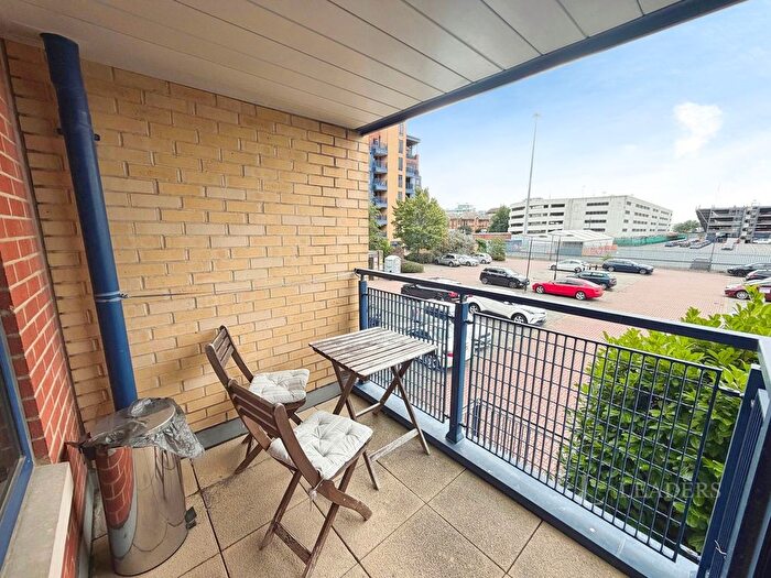 2 Bedroom Flat To Rent In Canute Road, Southampton, SO14
