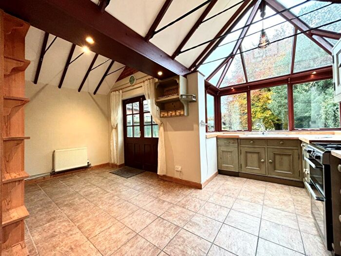 2 Bedroom Cottage To Rent In Stratford Road, Wootton Wawen, Henley-in-Arden, B95