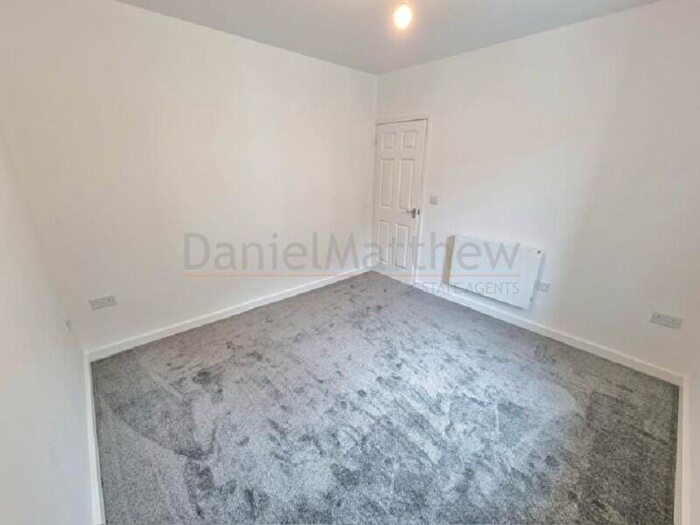 3 Bedroom Flat To Rent In High Street, Barry, The Vale Of Glamorgan., CF62