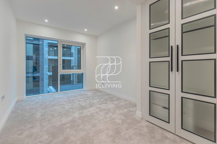 2 Bedroom Flat To Rent In Lockgate Rd, London Gb, London, SW6