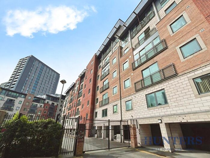 2 Bedroom Apartment To Rent In City Point, Chapel Street, Salford, M3