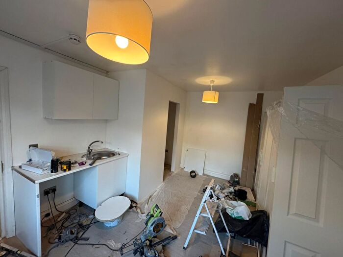 1 Bedroom Flat To Rent In Birch Way, Hayes, UB3