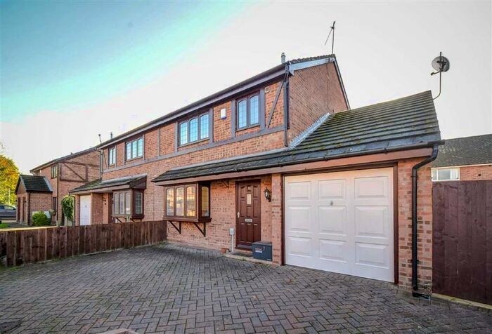 3 Bedroom Semi-Detached House To Rent In King Charles Close, Willerby HU10