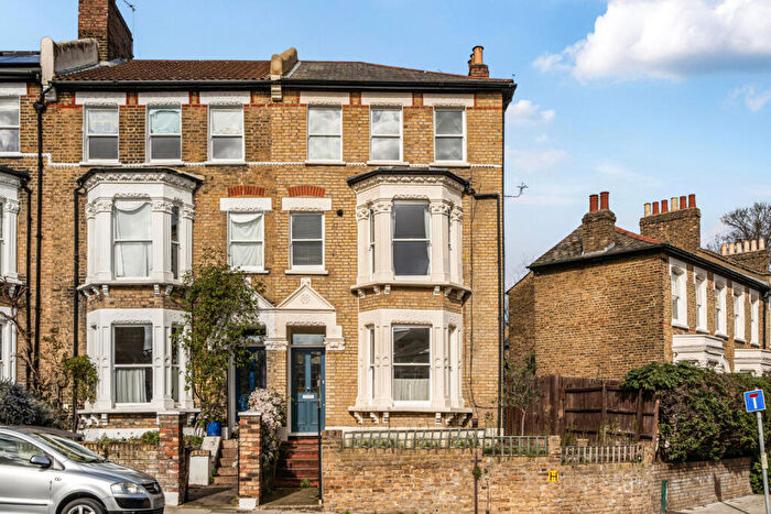 2 Bedroom Apartment For Sale In Grove Hill Road, London, SE5
