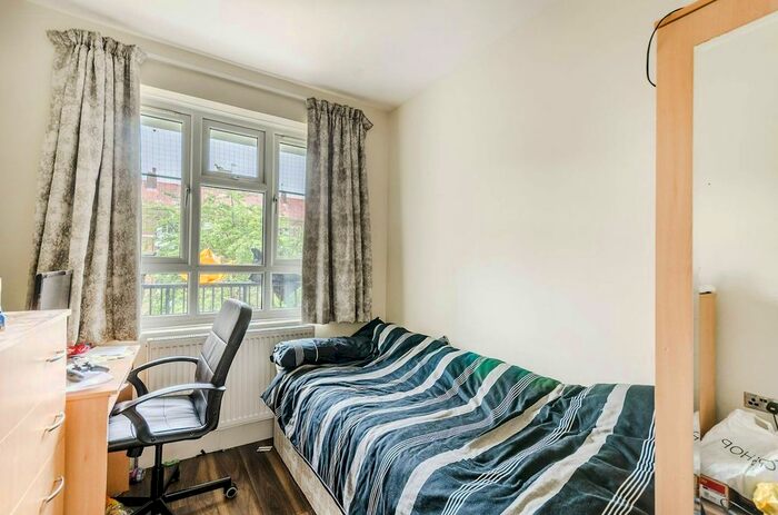 4 Bedroom Flat To Rent In White City Estate, White City, London, W12